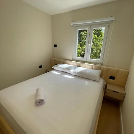 Apartman Peaceful & Spacious Couple's Modern Tirana