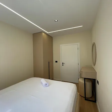 Peaceful & Spacious Couple's Modern